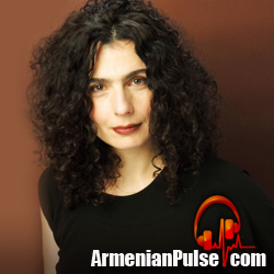 Arsinée Khanjian Arsinée Khanjian